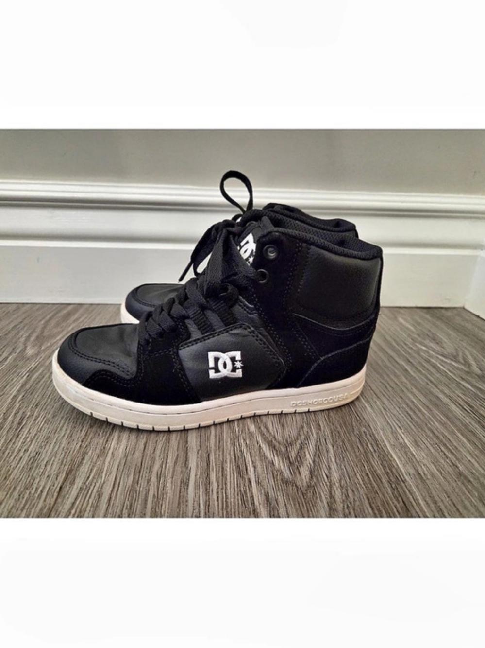 DC High Top Sneakers in Black & White Kids Size 2